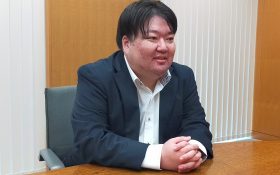 営業先輩社員画像