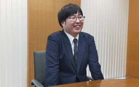 営業先輩社員画像